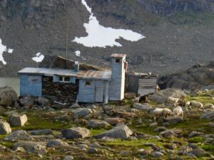 Steinbua ved Mørkbekktjønna